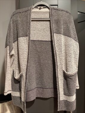 Ecote Two-Tone Gray and Cream Open-Front Cardigan